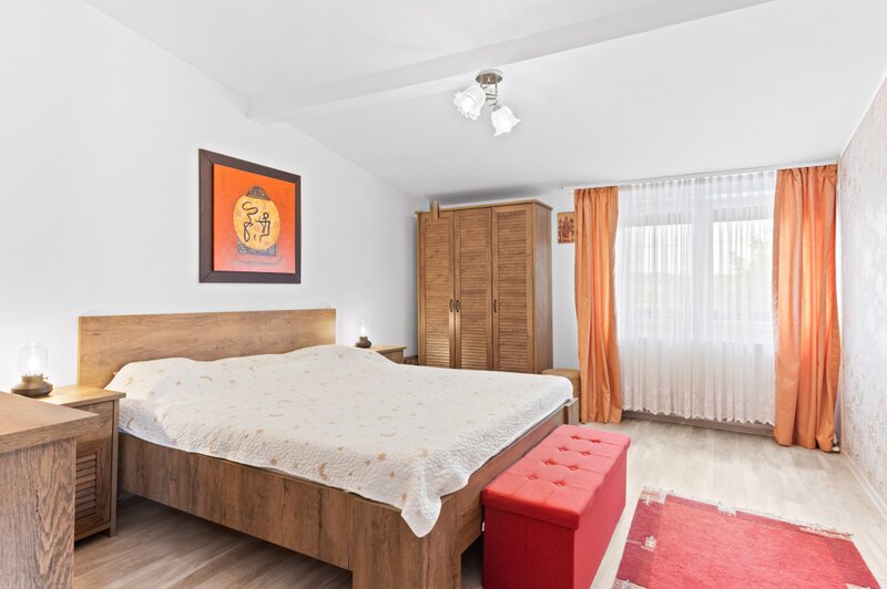 Snagov - str Zorelelor  vila 5 camere - acces lac - gradina privata
