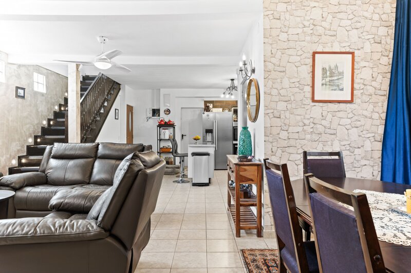Snagov - str Zorelelor  vila 5 camere - acces lac - gradina privata